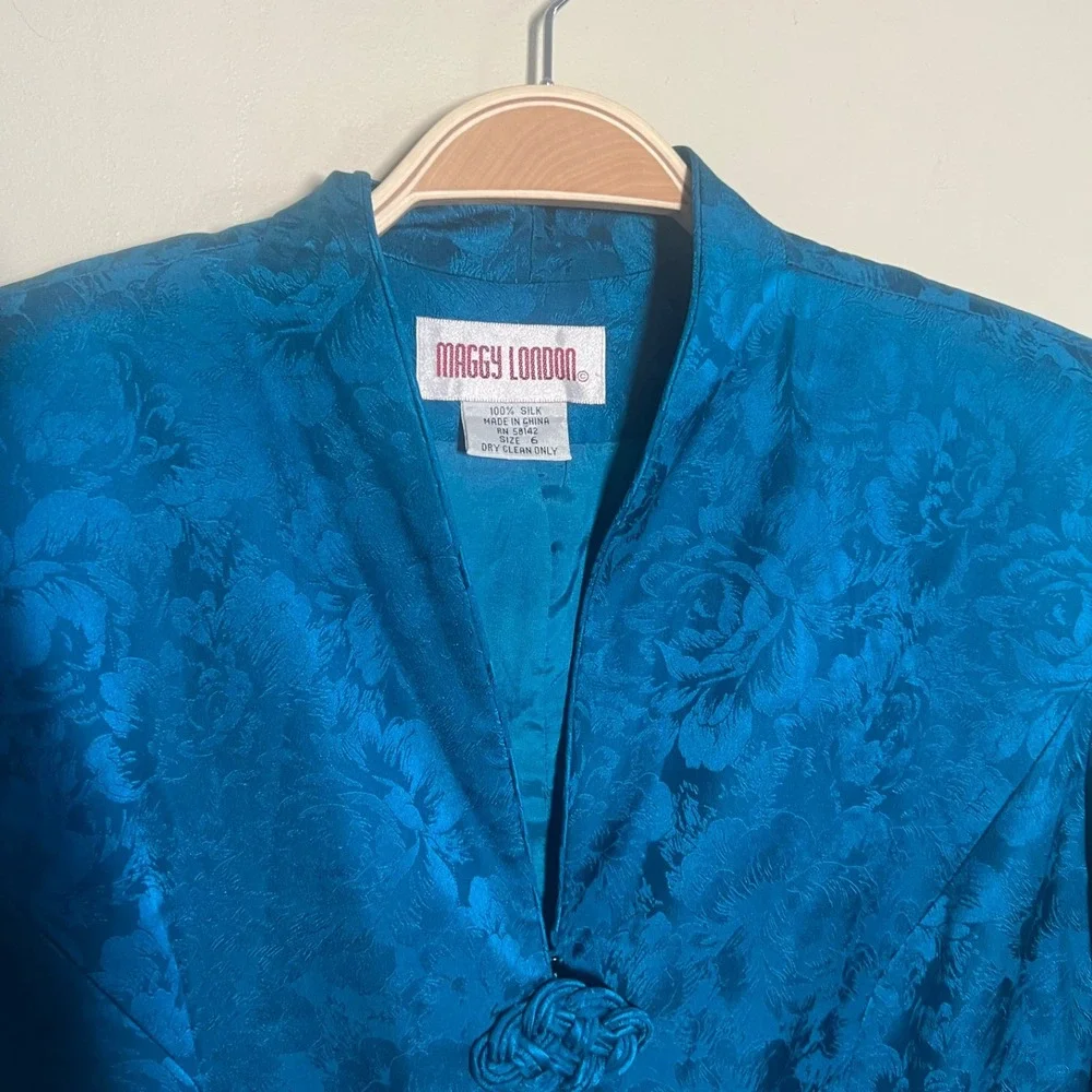 Maggy London Vintage 100% Silk Blazer Top Blouse Womens Size 6 Teall Embroidered
